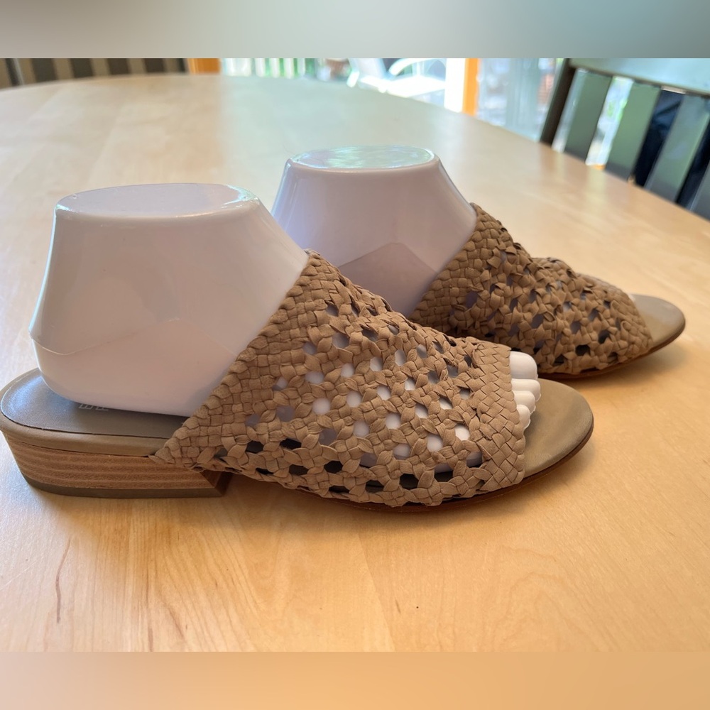 Eileen Fisher Women’s Woven Tan Slide Sandals - Picture 3 of 10